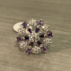 NWOT-Floral Cluster Statement Ring – White Gold Filled (Size 7)